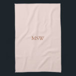 Minimalistische Rosa-Monogramm-Initialen Geschirrtuch<br><div class="desc">Elegante individuelle Name Monogramm Initialen rot pink solide schlichte Farbe feminine Küchentücher. Minimalistisches,  einfaches,  modernes,  stilvolles Design. Dusty Rose anpassbarer Serif-Text auf rot rosa soliden schlichten Hintergrund.</div>