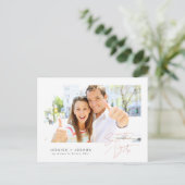 Minimalistische Rose Gold Script Foto Save the Dat Postkarte (Stehend Vorderseite)