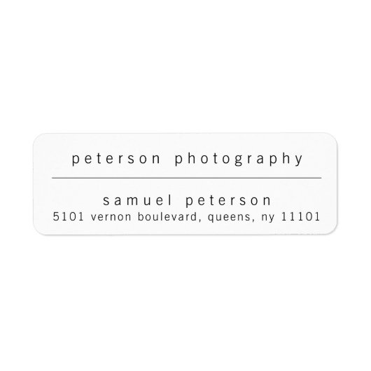 Minimalistische Rücksendeadresse zwischen Schwarz (Vorne)