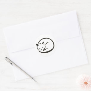 Minimalistische schlafende Katze – Pinseldesign au Runder Aufkleber