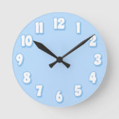 Minimalistische Schlichte Pastell Blue Boys Retro Runde Wanduhr (Vorderseite)