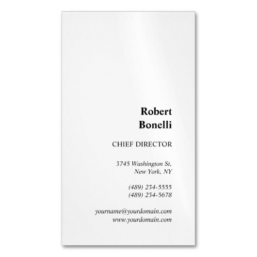 Minimalistische Schlichte Weiß-Moderne Magnetische Visitenkarte (Vorderseite Vertikal)