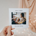 Minimalistische Schreibmaschine | Frohe Weihnachte<br><div class="desc">Diese einfachen und minimalistischen Weihnachtskarten zeigen Ihr persönliches Foto,  zusammen mit Ihren Namen und den Worten "fröhlich   hell" in schwarzer Schrift. Sie können dies zu jedem Gruß Ihrer Wahl ändern. Die Rückseite der Karte bietet auch Platz für eine persönliche Urlaubsnachricht für Freunde und Familie.</div>