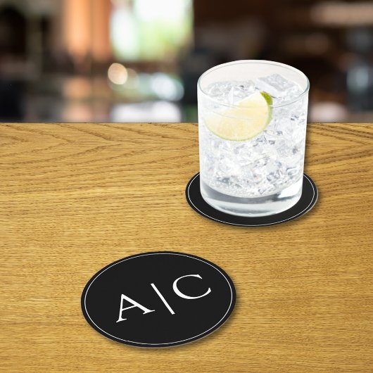 Minimalistische Schwarz-Monogramm-Hochzeit Runder Pappuntersetzer