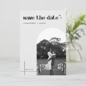 Minimalistische Schwarz-Weiß-2-Foto-Arch-Hochzeit Save The Date (Stehend Vorderseite)