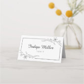 Minimalistische Schwarz-Weiß-Blumenhochzeit Platzkarte (Vorderseite)