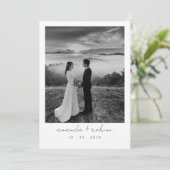 Minimalistische Schwarz-Weiß-Foto-Hochzeit Einladung (Stehend Vorderseite)