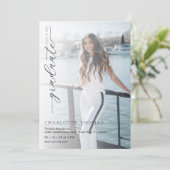 Minimalistische Schwarz-Weiß-Graduierungspartei Einladung (Stehend Vorderseite)