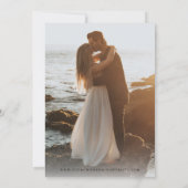 Minimalistische Schwarz-Weiß-Hochzeit mit Foto und Einladung (Rückseite)