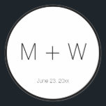 Minimalistische Schwarz-Weiß-Initialen Runder Aufkleber<br><div class="desc">Minimalistische Schwarz-Weiß-Einsendungen mit einfachen klassischen Rundsticker mit schwarzem,  dicken Rahmen. Passen Sie Ihre Geschenke an,  personalisieren Sie sie mit Ihren individuellen Buchstaben,  Initialen,  Alphabeten,  Zahlen,  Zahlen Anpassen Sie sie mit Ihren Initialen an! Für Geburtstage,  Weihnachten,  Feiertage,  Hochzeiten</div>