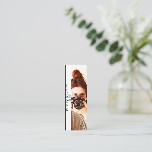 Minimalistische Schwarz-Weiß-Logo-Fotografie Mini Visitenkarte (Stehend Vorderseite)