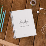 Minimalistische Schwarz-Weiß-Monogramm-Bezeichnung Planer<br><div class="desc">Dieses schlichte,  elegante,  stilvolle Schwarz-Weiß-Design zeichnet sich durch Ihren personalisierten Namen und Ihre Monogramme in trendiger,  stilvoller Topografie aus. Dieser Artikel kann und ein ausgezeichnetes Geschenk für Sie,  Ihre Familie und Freunde.</div>