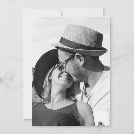Minimalistische Schwarz-Weiß-Monogramm-Foto-Hochze Einladung (Rückseite)