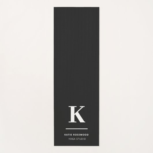 Minimalistische Schwarz-Weiß-Monogramm Yogamatte (Vorderseite)