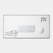 Minimalistische Schwarz/Weiß-Trendy Monogram-Initi Schreibtischunterlage (Tastatur & Maus)