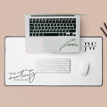 Minimalistische Schwarz/Weiß-Trendy Monogram-Initi Schreibtischunterlage<br><div class="desc">Fügen Sie Ihrem Arbeitsbereich eine personalisierte Touch mit dieser angesagten Schwarz-Weiß-Schreibtischmatte mit Platz für Ihre Initialen oder Ihr Firmenlogo hinzu, sowie ein motivierend Zitat, das lautet "Wo Kreativität zum Leben kommt". Diese einfache Schreibtischmatte ist ideal für Zuhause- und Geschäftszwecke. Personalisieren Sie es mit Ihrem Namen oder Monogramm und bleibe motiviert...</div>