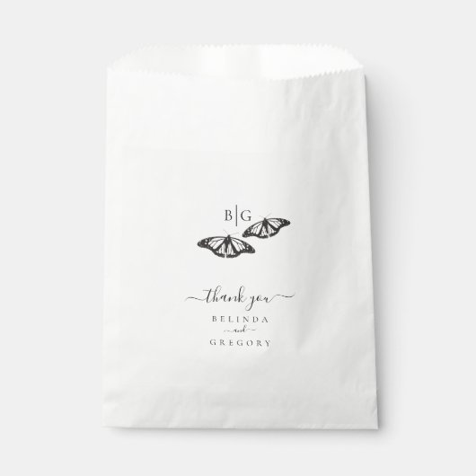 Minimalistische Schwarz-weiße Butterfly-Monogrammh Geschenktütchen (Vorderseite)