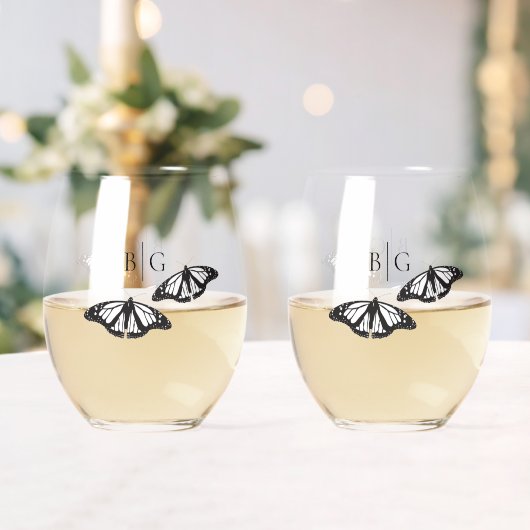 Minimalistische Schwarz-weiße Butterfly-Monogrammh Weinglas Ohne Stiel (Insitu (Hochzeit))