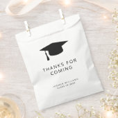 Minimalistische Schwarz-weiße Graduierungsobergren Geschenktütchen (Ausgeschnitten)