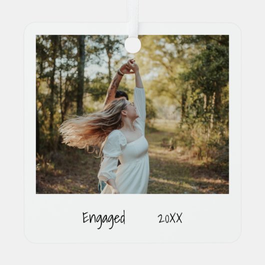 Minimalistische Schwarz-weiße Verlobung Foto Verlo Ornament Aus Metall (Rückseite)