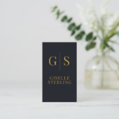 Minimalistische schwarze Gold-Monogramm-QR-Code Visitenkarte (Stehend Vorderseite)