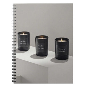 Minimalistische schwarze Kerzen mit winzigen Flamm Notizblock