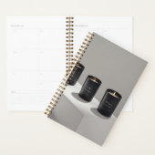 Minimalistische schwarze Kerzen mit winzigen Flamm Planer (Anzeige)