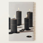 Minimalistische schwarze Kerzen mit winzigen Flamm Planer (Rückseite)