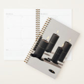 Minimalistische schwarze Kerzen mit winzigen Flamm Planer (Anzeige)