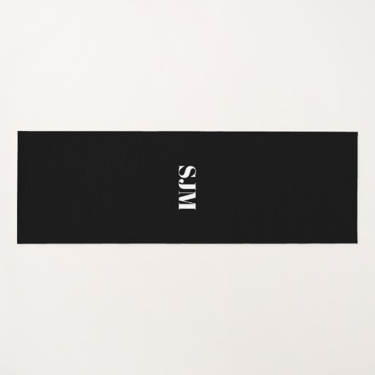 Minimalistische schwarze Monogramm-Initialen Yogamatte (Vorderseite (Horizontal))