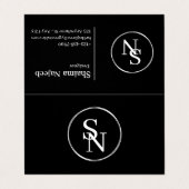 Minimalistische schwarze Monogramm-Profi-Faltvisit Visitenkarten (Außenseite Aufgefaltet)