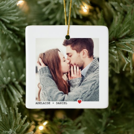 Minimalistische schwarze Typografie mit dem Foto R Keramikornament (Baum)