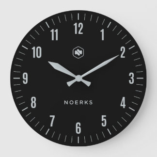 Minimalistische schwarze Wanduhr