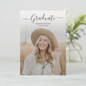 Minimalistische Script 2 Foto Graduation Party Einladung (Stehend Vorderseite)
