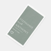 Minimalistische Seite Grün mit Herz Moderne Hochze Serviette (Ecke)