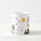 Minimalistische spielvolle Katze lächelt Niedlich Kaffeetasse (Mittel)