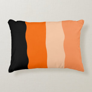 Minimalistische Streifen aus Orange und Schwarz Dekokissen