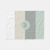 Minimalistische Streifen mit Monogramm beruhigen Fleecedecke (Vorderseite (Horizontal))