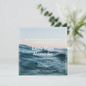 Minimalistische Taufe am Blauen Ozean Christening Einladung (Stehend Vorderseite)