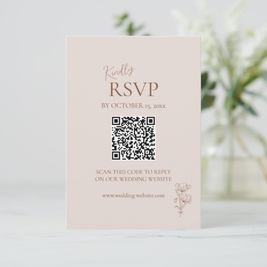 Minimalistische Terracotta Boho QR Code RSVP Karte (Stehend Vorderseite)