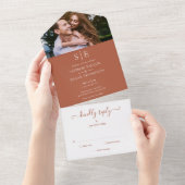 Minimalistische Terracotta Monogram Foto Wedding All In One Einladung (Abreißen)