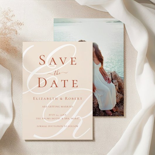 Minimalistische Terracotta Monogram & Foto Wedding Save The Date