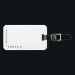 Minimalistische Typenschriftzeichen  Gepäckanhänger<br><div class="desc">Personalisierter Gepäckanhänger mit Ihren Namen in einem minimalistischen Retro-Schriftart in Schwarz-Weiß in der Ecke.</div>