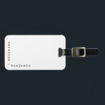 Minimalistische Typenschriftzeichen  Gepäckanhänger<br><div class="desc">Personalisierter Gepäckanhänger mit Ihren Namen in einem minimalistischen Retro-Schriftart in Schwarz-Weiß in der Ecke.</div>