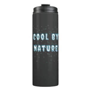 Minimalistische Typografie "Cool von Natur aus" Thermosbecher