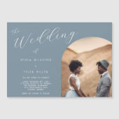 Minimalistische Typografie Dusty Blue Foto Wedding Magneteinladung (Vorderseite)