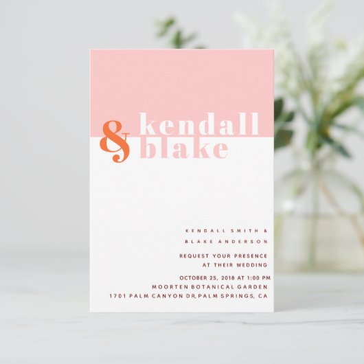 Minimalistische Typografie-Hochzeit in Rot, Orange Einladung (Stehend Vorderseite)