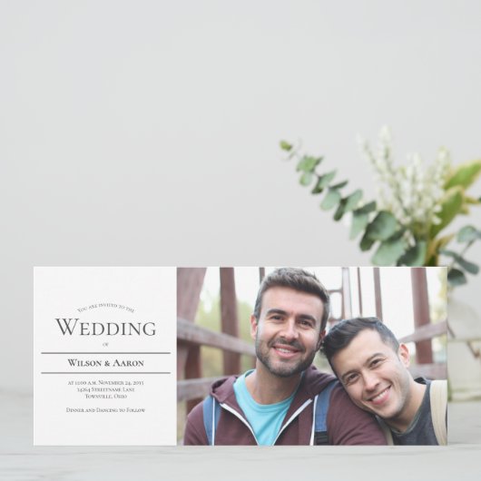 Minimalistische Typografie LGBTQ Foto Hochzeit Einladung (Stehend Vorderseite)