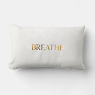 Minimalistische Typografie mit dem goldenen Wort a Lendenkissen