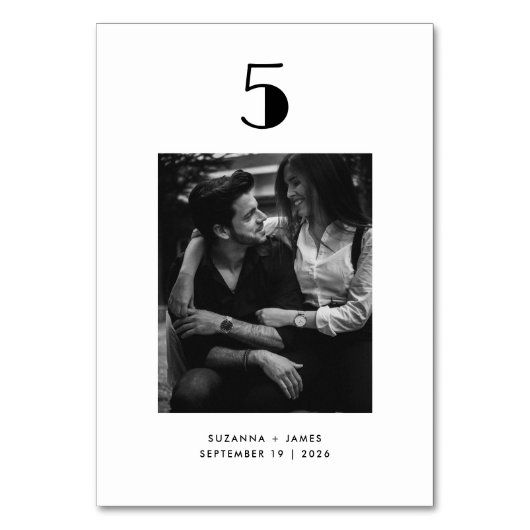 Minimalistische Typografie Schwarz-weiße Foto Hoch Tischnummer (Rückseite)